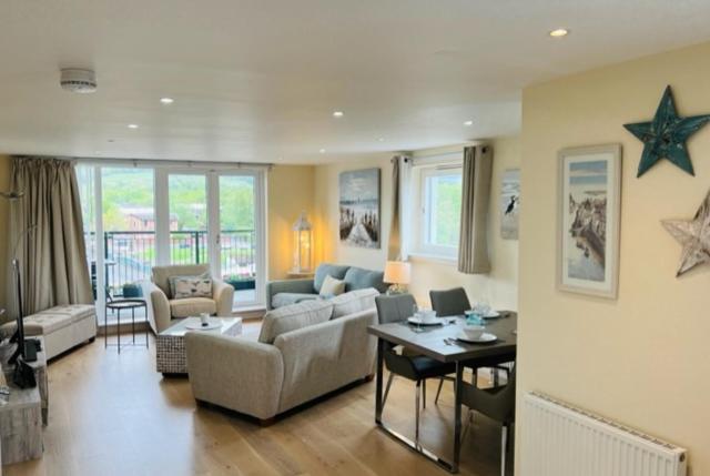 Apartment Riverside View Penthouse In Balloch, Loch Lomond *