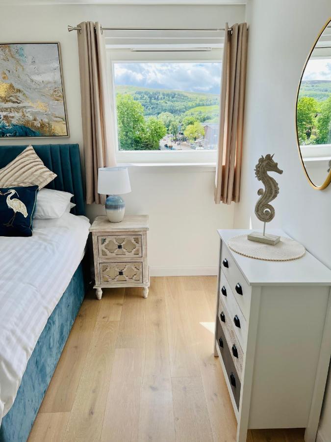Riverside View Penthouse In Balloch, Loch Lomond Apartment