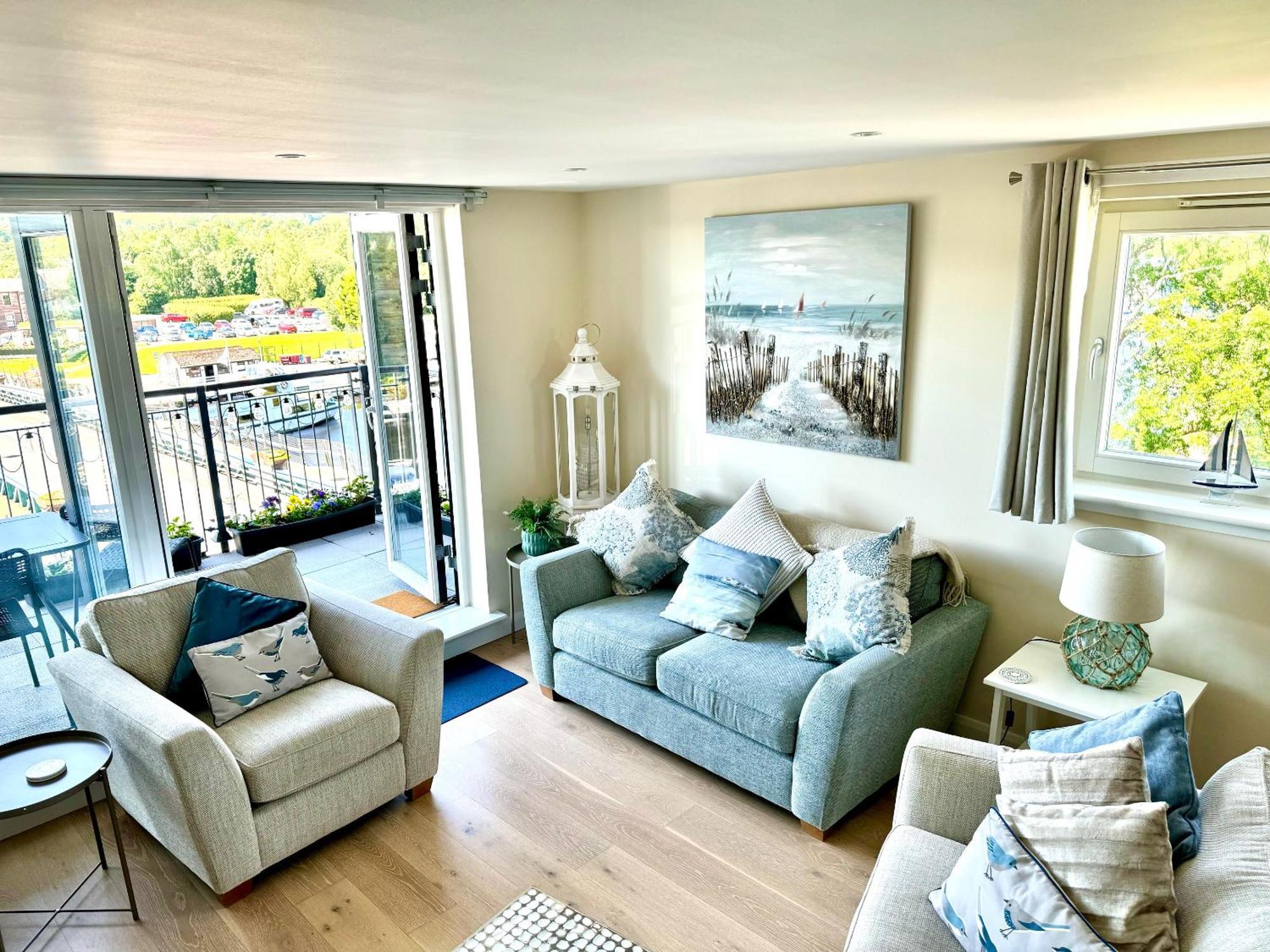 Apartment Riverside View Penthouse In Balloch, Loch Lomond Balloch