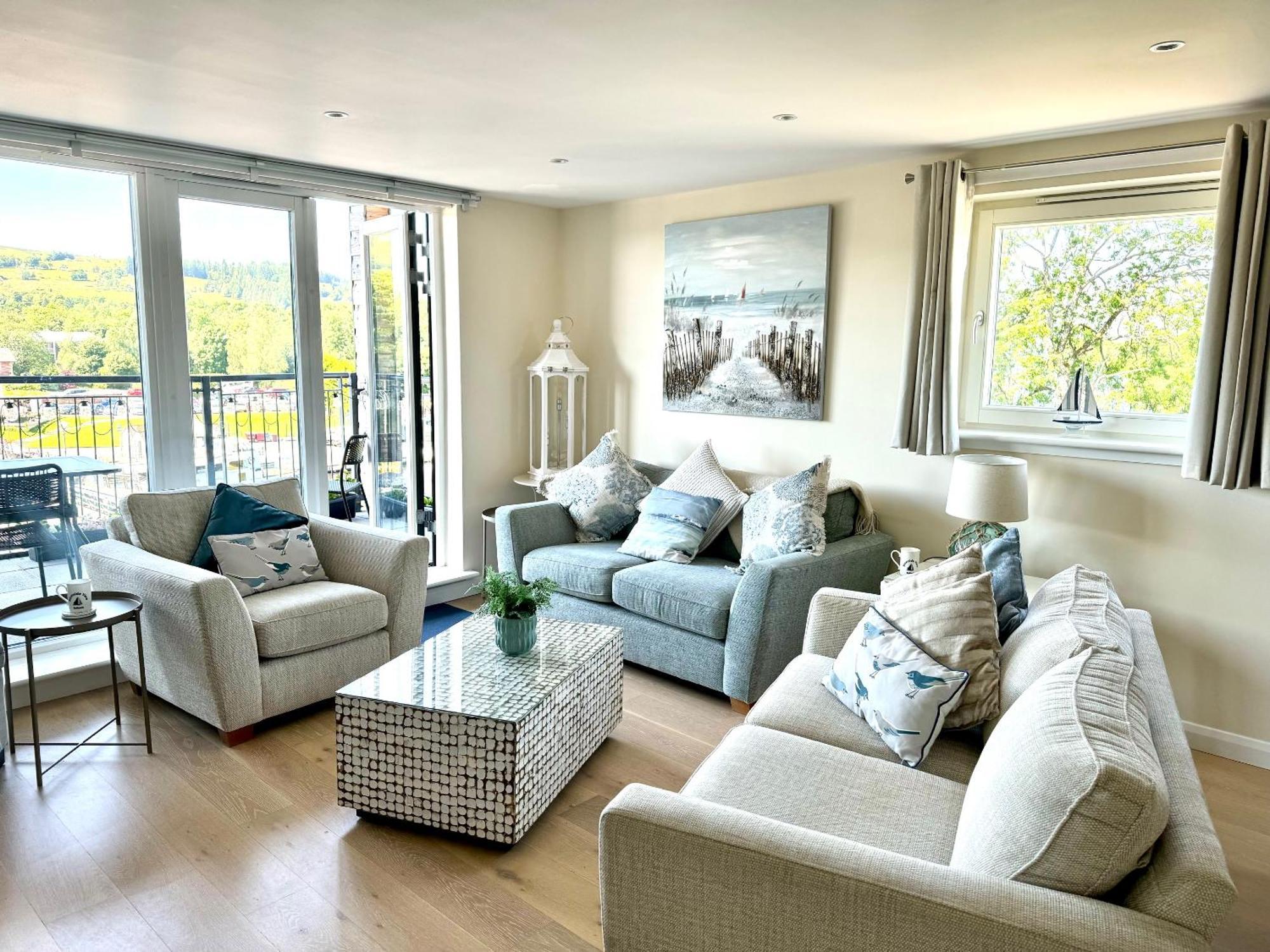 Riverside View Penthouse In Balloch, Loch Lomond Apartment *