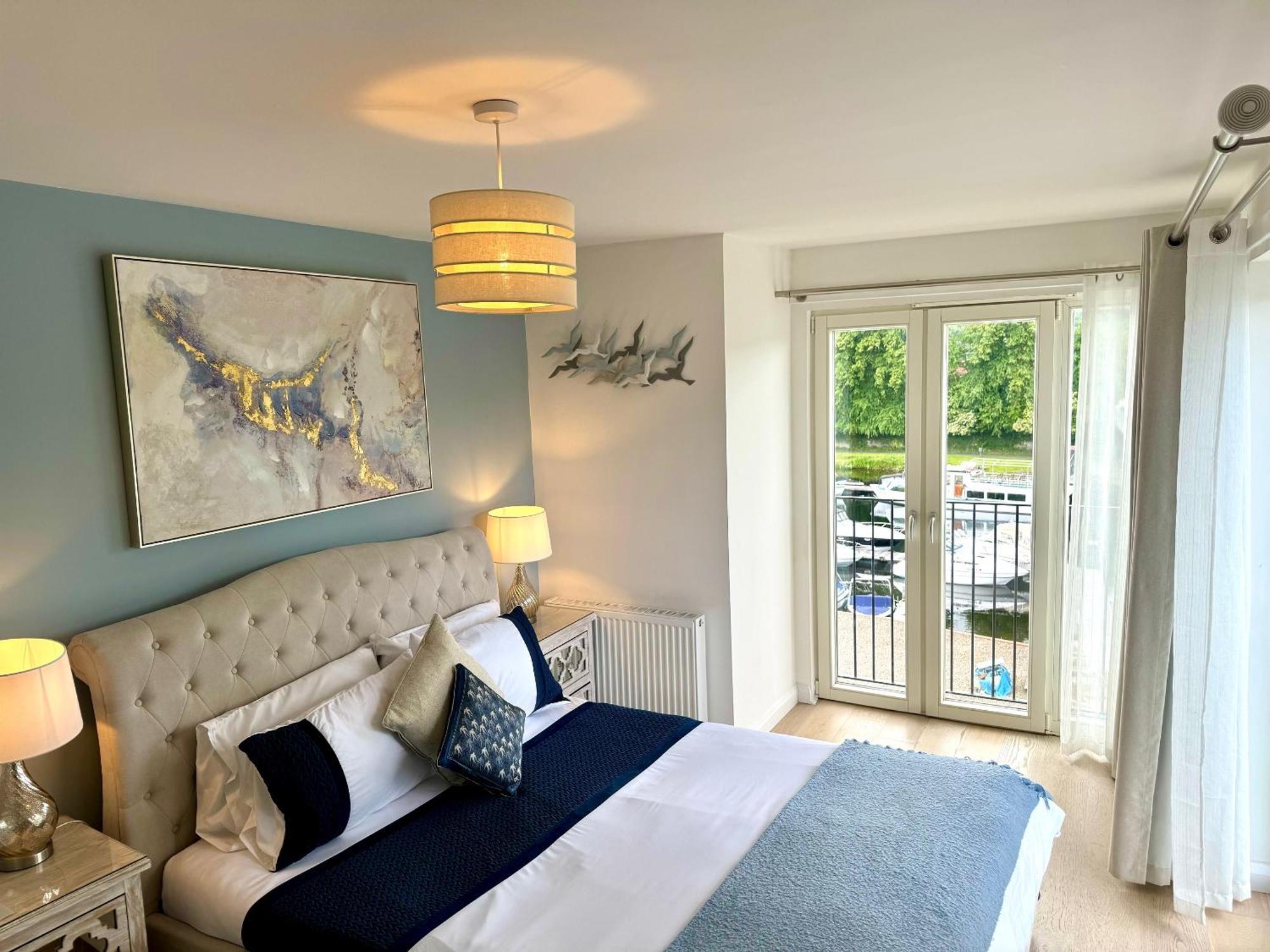 Riverside View Penthouse In Balloch, Loch Lomond Apartment
